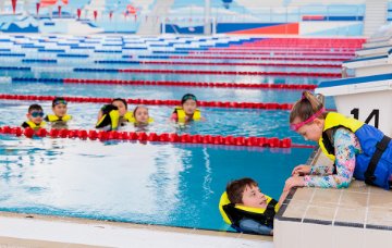 Children in swimming lane with life vests